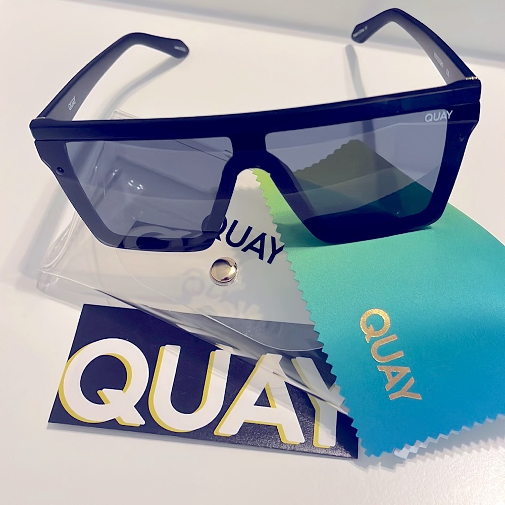 NWOT Quay Sunglasses w/ case and cleaning cloth.